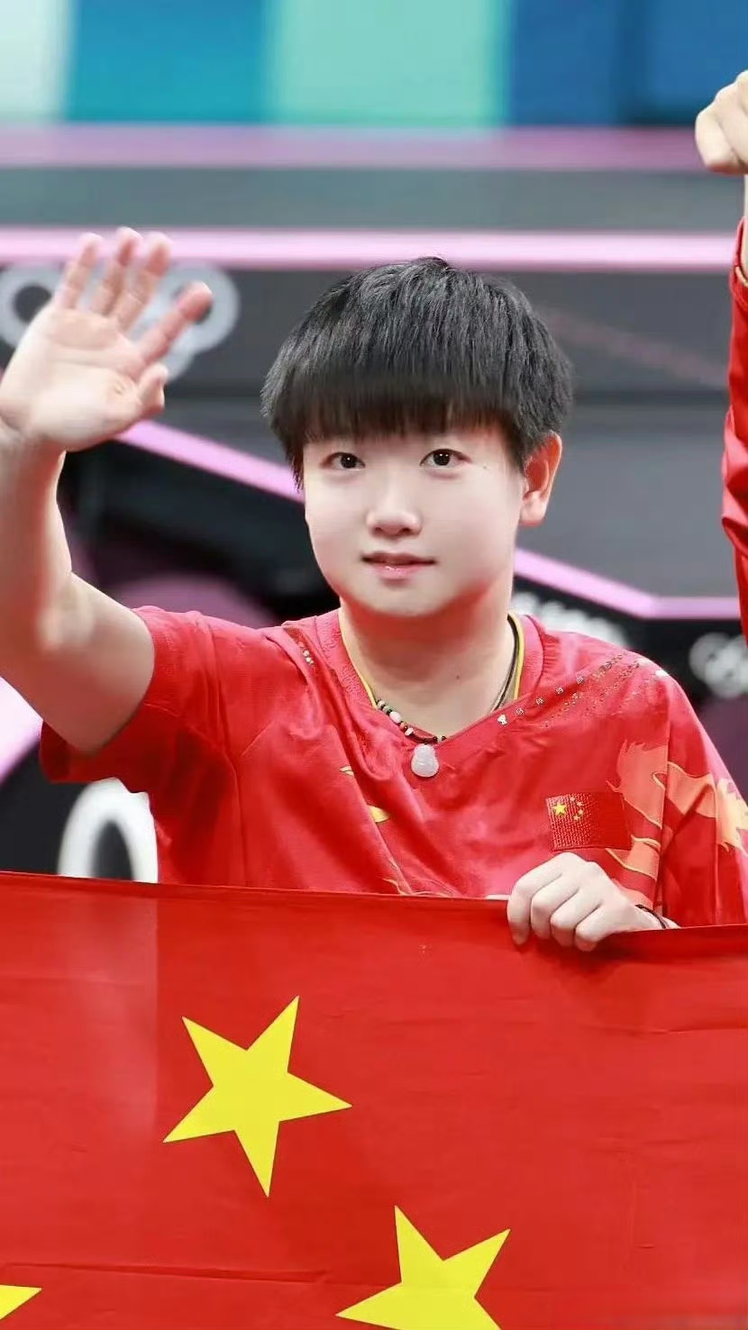 运动员们在赛场上尽展才华，赢得掌声